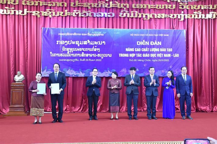 24 biên bản ghi nhớ và thỏa thuận hợp tác được ký kết tại Diễn đàn nâng cao chất lượng đào tạo trong hợp tác giáo dục Việt Nam - Lào (ảnh: moet.gov.vn) 24 biên bản ghi nhớ và thỏa thuận hợp tác được ký kết tại Diễn đàn nâng cao chất lượng đào tạo trong hợp tác giáo dục Việt Nam - Lào (ảnh: moet.gov.vn)