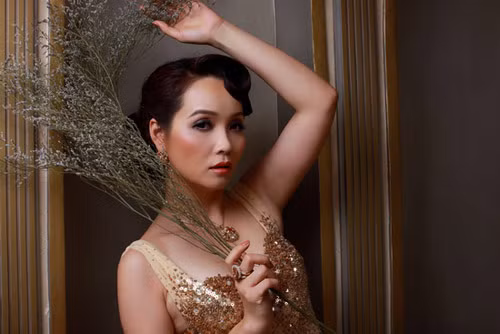 "Nếu ai muốn có 2 chữ bình yên thì đừng nên tiến thân bằng mọi giá, sau này phải ân hận vì trả cái giá quá đắt'", diễn viên Mai Thu Huyền chia sẻ. (Theo Vietnamnet)