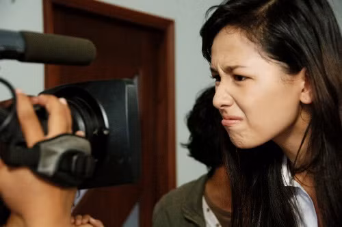 Quay phim hả, đây để em tạo dáng!