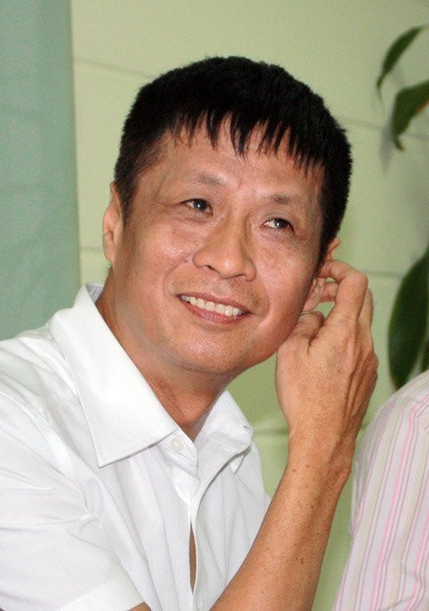 Đạo diễn Lê Hoàng - người khá đắt sô trong vai trò giám khảo thời gian gần đây