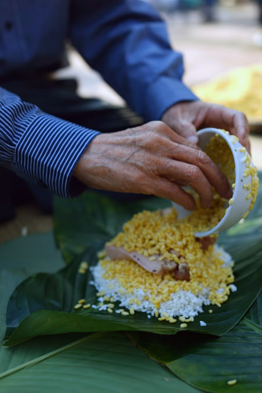 Những chiếc bánh chưng này sẽ được đưa tới các bệnh nhân nghèo phải đón tết xa nhà.