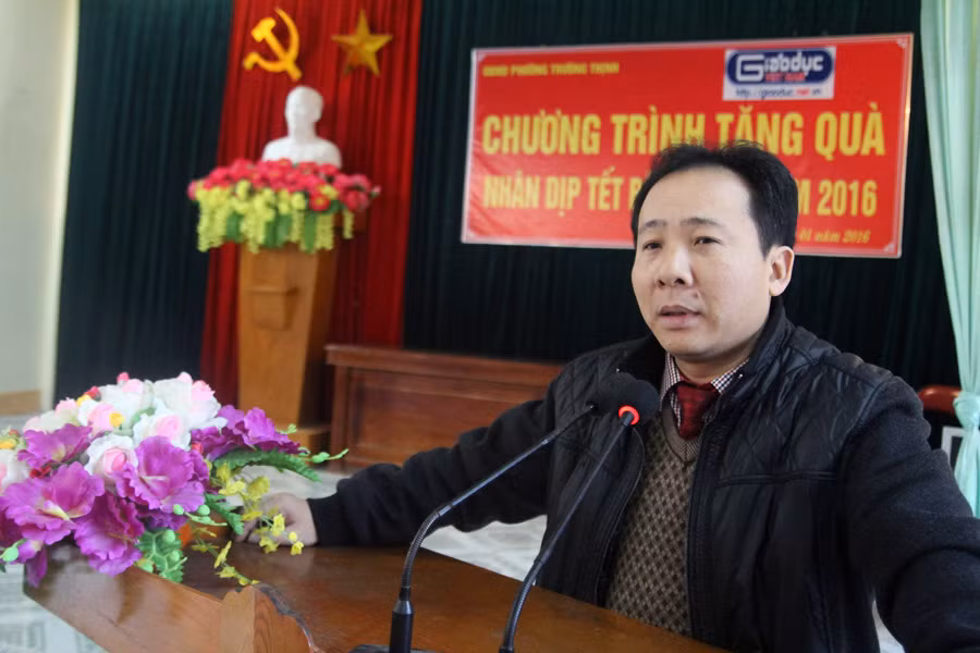 Ông Hà Tuấn Anh, Phó Chủ tịch UBND thị xã Phú Thọ bày tỏ sự tri ân, lời cảm ơn chân thành tới Báo điện tử Giáo dục Việt Nam và các nhà tài trợ.