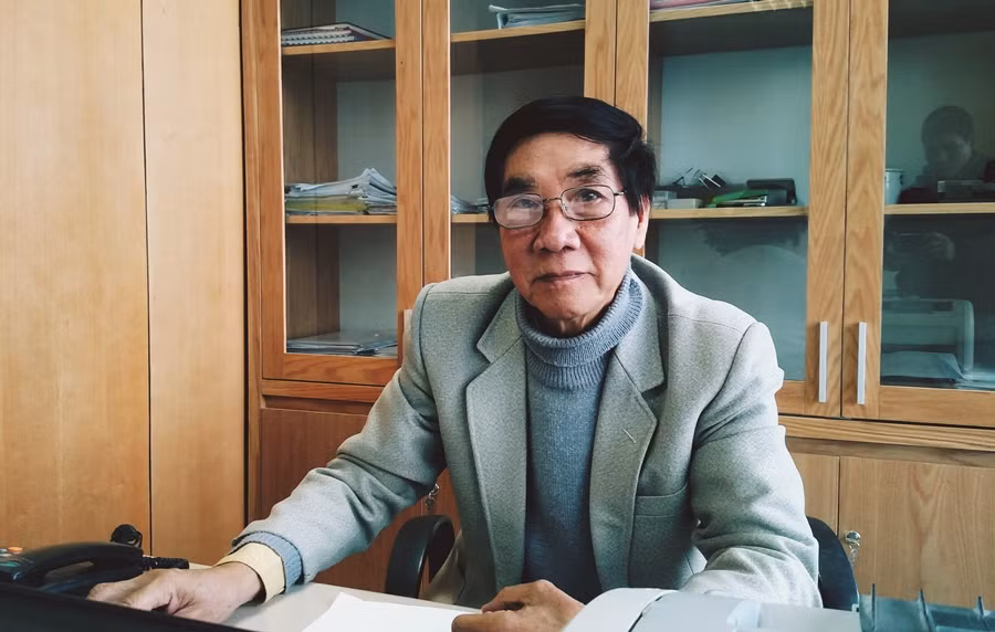 Ông Nguyễn Đăng Khoa trao đổi với phóng viên. Ảnh Xuân Trung