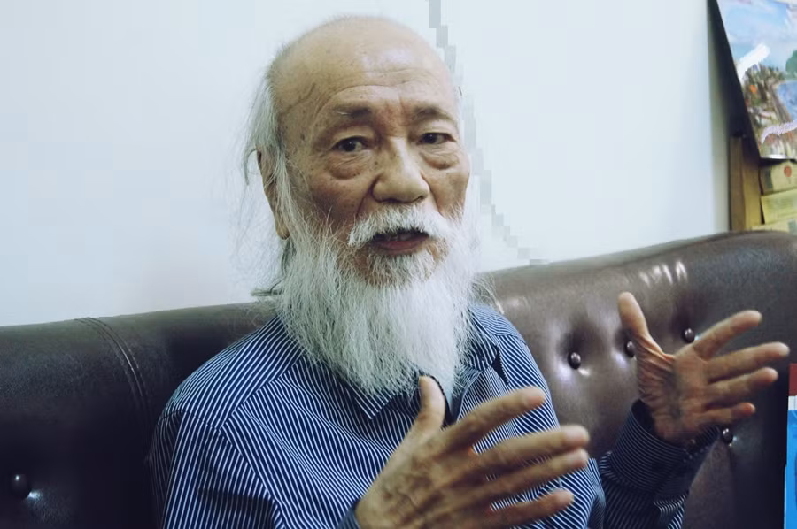 PGS. Văn Như Cương trao đổi với phóng viên. Ảnh Xuân Trung PGS. Văn Như Cương trao đổi với phóng viên. Ảnh Xuân Trung