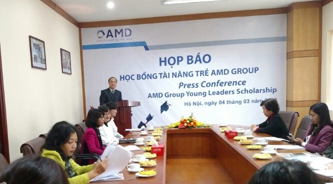 Buổi họp báo thông báo các suất học bổng của AMD. Buổi họp báo thông báo các suất học bổng của AMD.