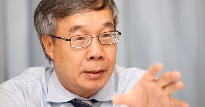 Ông một người có nhiều năm kinh nghiệm quản lý và xây dựng chính sách cho các Chương trình Đào tạo và Phát triển nguồn nhân lực tại bang Massachusetts (Hoa Kỳ).