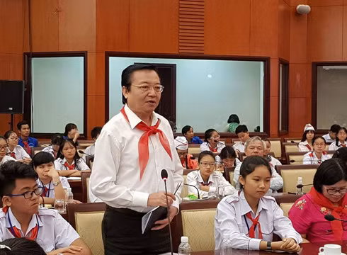 Giám đốc Sở Giáo dục và Đào tạo thành phố Lê Hồng Sơn phát biểu tại buổi gặp gỡ (ảnh: P.L) Giám đốc Sở Giáo dục và Đào tạo thành phố Lê Hồng Sơn phát biểu tại buổi gặp gỡ (ảnh: P.L)