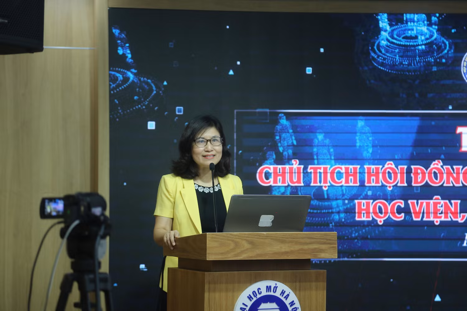 Phó Giáo sư Nguyễn Mai Hương – Chủ tịch Hội đồng trường Trường Đại học Mở Hà Nội chia sẻ tại tọa đàm. (Ảnh: Đại học Mở Hà Nội) Phó Giáo sư Nguyễn Mai Hương – Chủ tịch Hội đồng trường Trường Đại học Mở Hà Nội chia sẻ tại tọa đàm. (Ảnh: Đại học Mở Hà Nội)