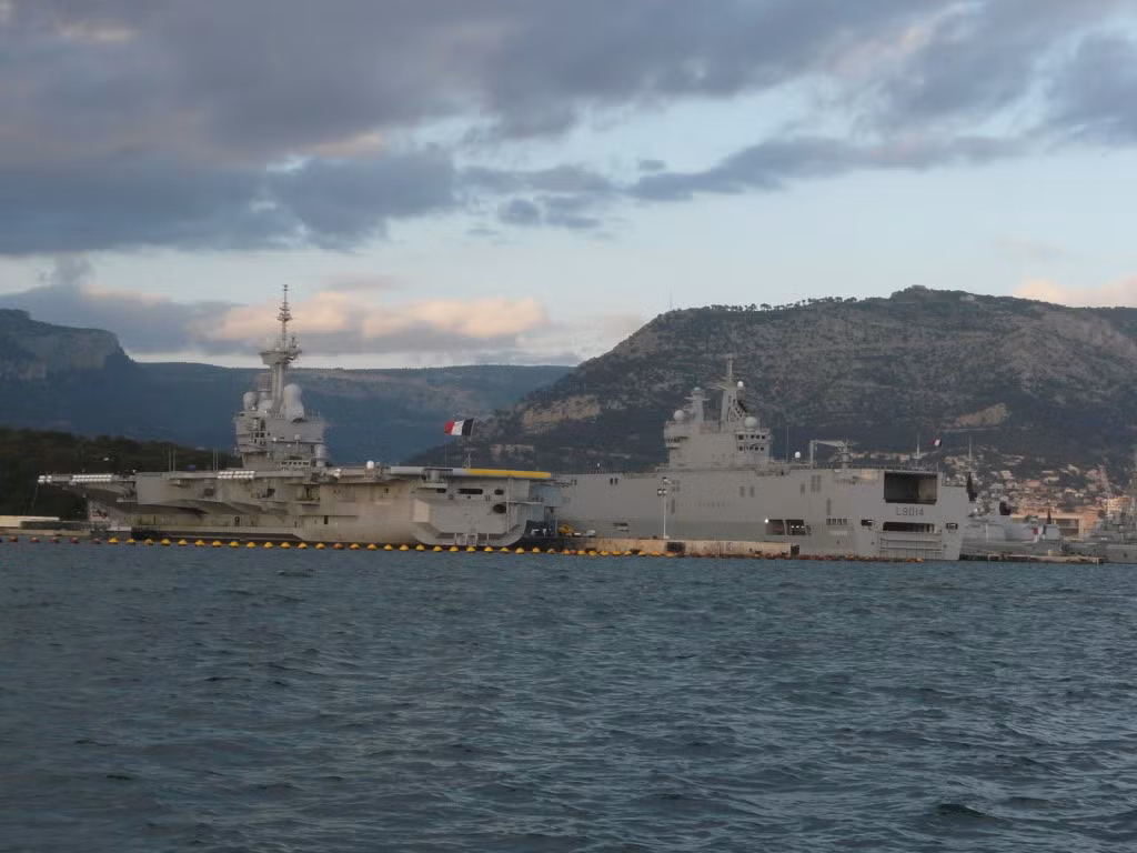 Tàu sân bay R-91 NAC "Charles de Gaulle"