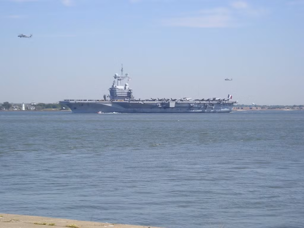 Tàu sân bay R-91 NAC "Charles de Gaulle"