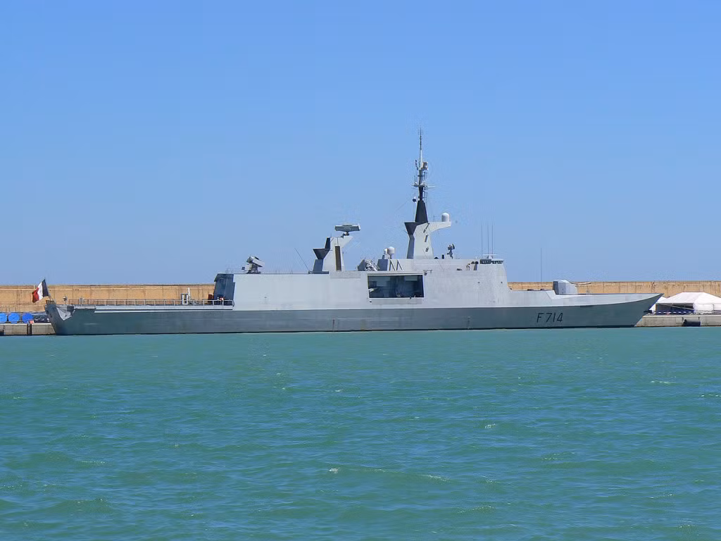Khu trục hạm F-714 "Guepratte"