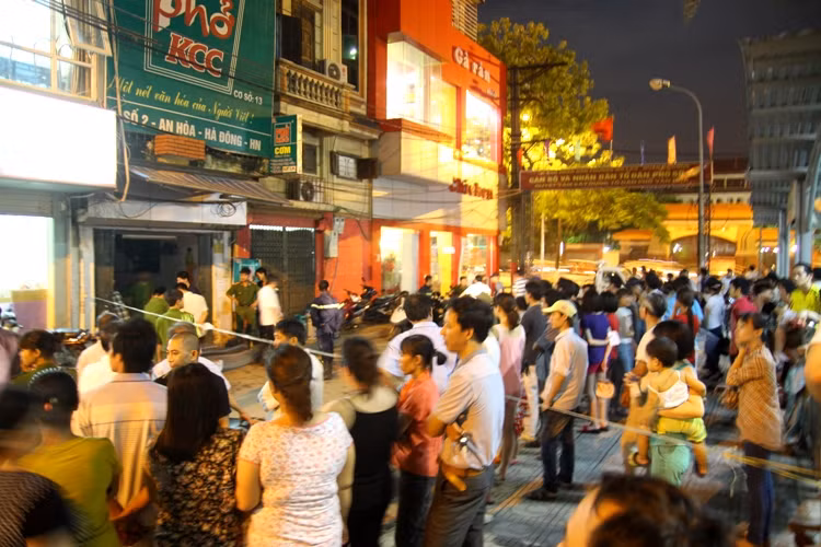 Vụ nổ kinh hoàng xảy ra trong đêm theo người dân nơi đây cho biết nó xuất phát từ mâu thuẫn giữa anh chị em trong gia đình.