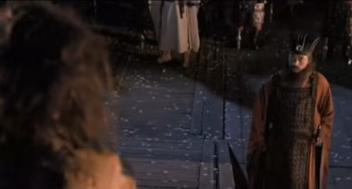 Nam diễn viên Dương Thạnh Minh trong phim “Địch Nhân Kiệt Thông thiên đế quốc” với vai Tĩnh Nhi (vai này trong phim Địch Nhân Kiệt mới đây do Lý Băng Băng đóng). Cảnh này Tĩnh Nhi dẫn quân đến Phần tự viện để tìm Địch Nhân Kiệt. Nam diễn viên Dương Thạnh Minh trong phim “Địch Nhân Kiệt Thông thiên đế quốc” với vai Tĩnh Nhi (vai này trong phim Địch Nhân Kiệt mới đây do Lý Băng Băng đóng). Cảnh này Tĩnh Nhi dẫn quân đến Phần tự viện để tìm Địch Nhân Kiệt.