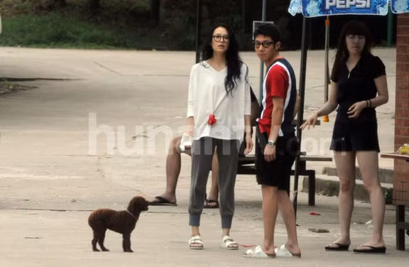 Cuộc hẹn hò bí mật của Táp Bối Ninh với Chương Tử Di tại Quảng Đông. Ảnh. Xinhua.