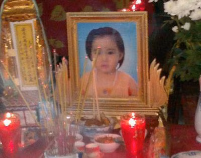 Di ảnh bé Minh Tâm. Ảnh. Bee.net.vn