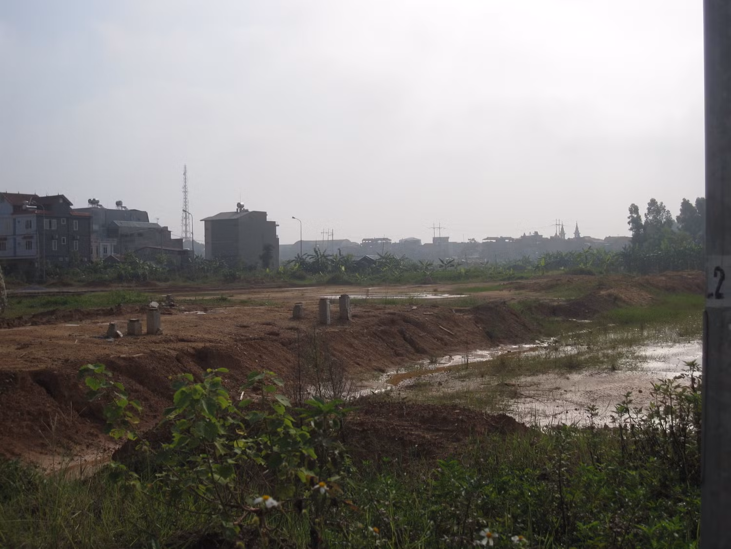 Và đôi chỗ, công trình mang ý nghĩa lịch sử của đất tổ Vua Hùng vẫn chỉ dừng lại ở việc san lấp mặt bằng.