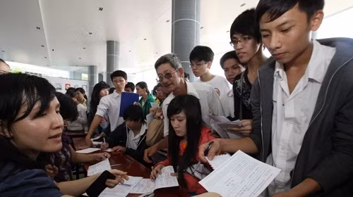 Thí sinh nộp hồ sơ đăng ký nguyện vọng 2 vào Trường đại học Tôn Đức Thắng (TP.HCM) - Ảnh:TT Thí sinh nộp hồ sơ đăng ký nguyện vọng 2 vào Trường đại học Tôn Đức Thắng (TP.HCM) - Ảnh:TT