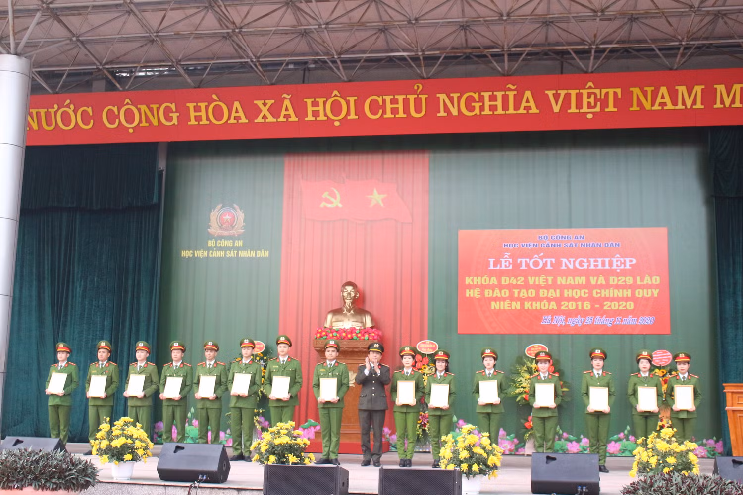 Quang cảnh buổi lễ. Ảnh: Trung Dũng