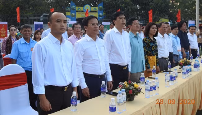 Các đại biểu tham dự lễ khai mạc. Các đại biểu tham dự lễ khai mạc.