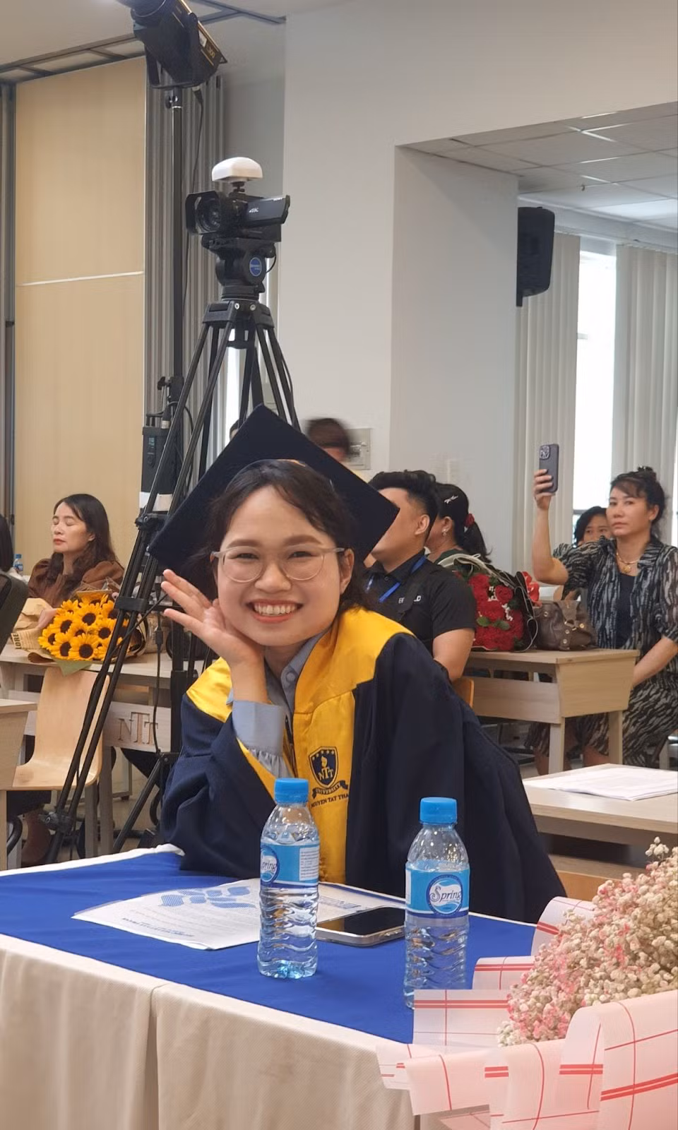 Kỹ sư Võ Thị Tú Bình - từng là thủ khoa đầu ra ngành Công nghệ sinh học, cựu sinh viên lớp 19DSH1A, Trường Đại học Nguyễn Tất Thành. Ảnh: NVCC.