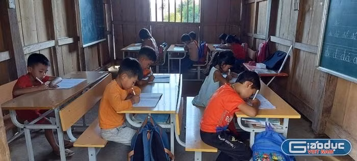 Học sinh lớp ghép ở bản Pá Thắng, Thu Lũm (huyện Mường Tè, tỉnh Lai Châu). Ảnh: LC