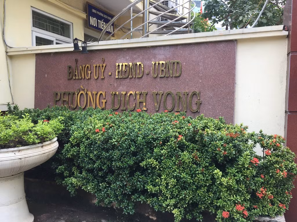 Dự án FLC Twin Towers số 265 Cầu Giấy nằm trên địa bàn phường Dịch Vọng, quá trình thi công dự án này ảnh hưởng đến đời sống vật chất và tinh thần của nhiều hộ dân liền, nhưng chủ tịch phường này bận đi học, còn phó chủ tịch phụ trách lại nói không được phát ngôn. Ảnh: Vũ Phương.