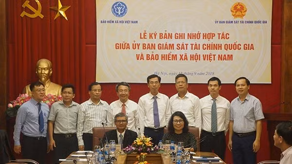 Nhiều năm qua, công tác đầu tư quỹ của Bảo hiểm xã hội Việt Nam luôn được thực hiện đúng quy định và hiệu quả, góp phần tích cực trong việc đảm bảo an sinh xã hội đất nước… Nhiều năm qua, công tác đầu tư quỹ của Bảo hiểm xã hội Việt Nam luôn được thực hiện đúng quy định và hiệu quả, góp phần tích cực trong việc đảm bảo an sinh xã hội đất nước…