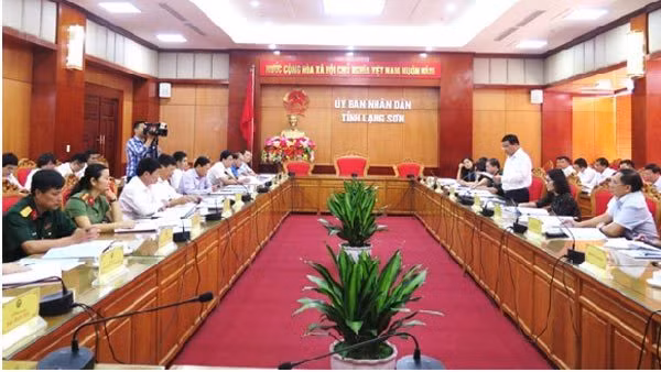 Quang cảnh buổi làm việc. Quang cảnh buổi làm việc.