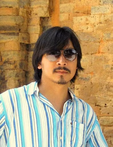 "Giáo sư Xoay" cho biết: Đôi khi bạn bè anh cũng không phân biệt được thật-giả. "Giáo sư Xoay" cho biết: Đôi khi bạn bè anh cũng không phân biệt được thật-giả.