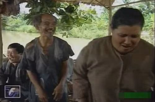 Cũng trong năm 2006, sở Văn hóa thông tin Tp. HCM bình chọn Hồ Kiểng là 1 trong 5 nghệ sĩ đạt chuẩn Nghệ sĩ nhân dân. (hình ảnh trong phim Đất Phương Nam) Cũng trong năm 2006, sở Văn hóa thông tin Tp. HCM bình chọn Hồ Kiểng là 1 trong 5 nghệ sĩ đạt chuẩn Nghệ sĩ nhân dân. (hình ảnh trong phim Đất Phương Nam)