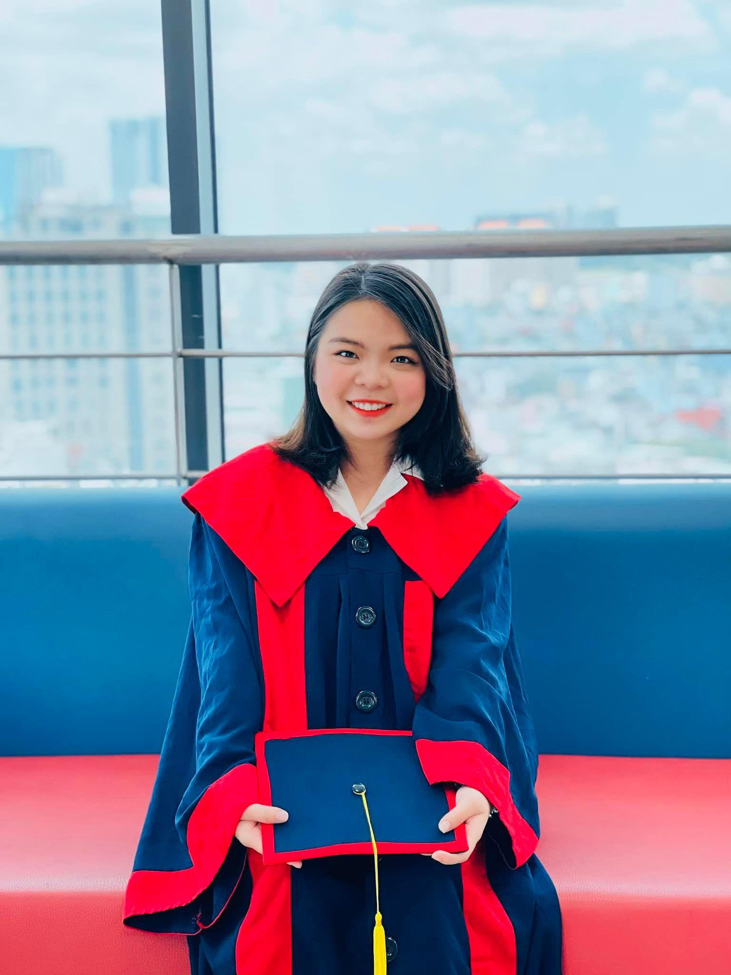 Đặng Ngọc Minh Thư, thủ khoa đầu ra Trường Đại học Kinh tế Tài chính thành phố Hồ Chí Minh với điểm trung bình tích lũy (GPA) 4.0/4.0. Ảnh: NVCC Đặng Ngọc Minh Thư, thủ khoa đầu ra Trường Đại học Kinh tế Tài chính thành phố Hồ Chí Minh với điểm trung bình tích lũy (GPA) 4.0/4.0. Ảnh: NVCC