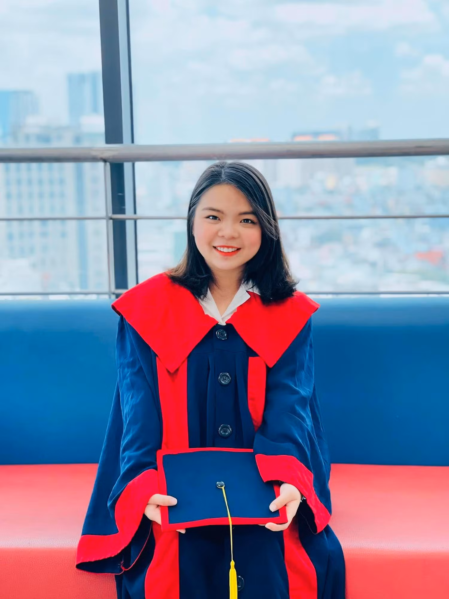 Đặng Ngọc Minh Thư, thủ khoa đầu ra Trường Đại học Kinh tế Tài chính thành phố Hồ Chí Minh với điểm trung bình tích lũy (GPA) 4.0/4.0. Ảnh: NVCC Đặng Ngọc Minh Thư, thủ khoa đầu ra Trường Đại học Kinh tế Tài chính thành phố Hồ Chí Minh với điểm trung bình tích lũy (GPA) 4.0/4.0. Ảnh: NVCC