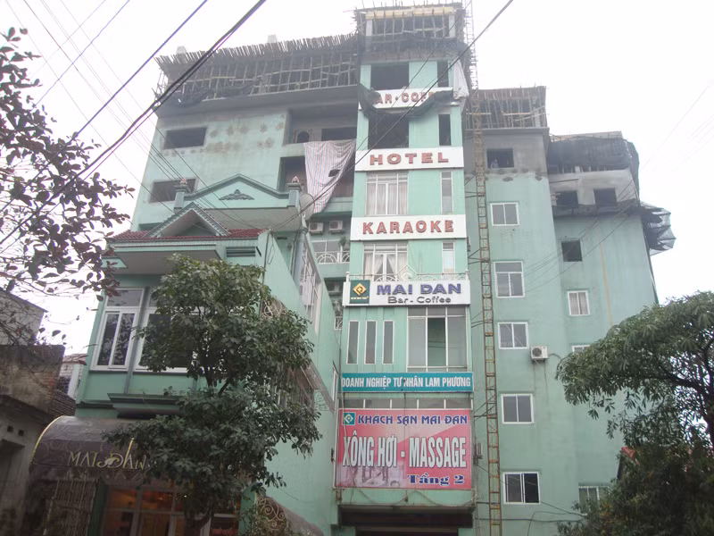 Khách sạn Mai Đan đang được cơi nới. Khách sạn Mai Đan đang được cơi nới.