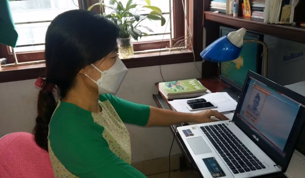 Dẫu khi là F0, cô Nguyễn Thị Thanh Huyền – giáo viên Trường Trung học cơ sở Lương Yên vẫn sẵn sàng với nhiệm vụ giảng dạy. (Ảnh: NVCC) Dẫu khi là F0, cô Nguyễn Thị Thanh Huyền – giáo viên Trường Trung học cơ sở Lương Yên vẫn sẵn sàng với nhiệm vụ giảng dạy. (Ảnh: NVCC)