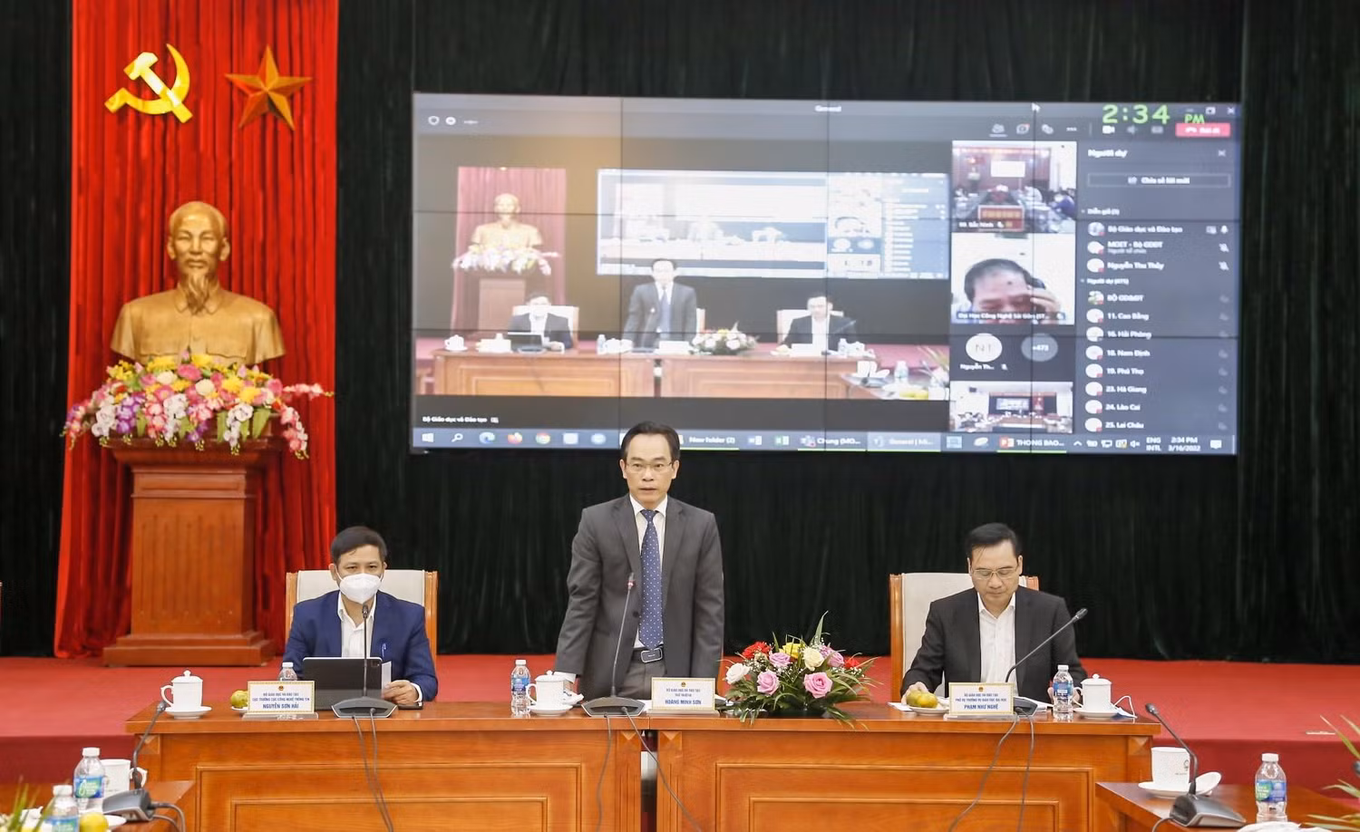 Thứ trưởng Bộ Giáo dục và Đào tạo Hoàng Minh Sơn chủ trì Hội nghị. (Ảnh: Hoài Ân)