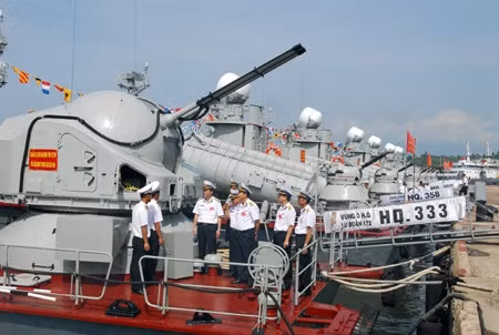 Hội đồng thi kiểm tra tàu Vùng 3 tham dự hội thi. Hội đồng thi kiểm tra tàu Vùng 3 tham dự hội thi.