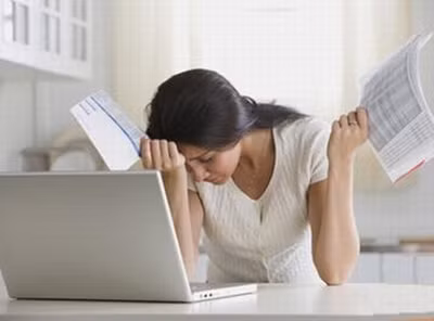 Những phụ nữ ngủ không đủ giấc thường có cảm giác choáng váng, thậm chí nếu tình trạng này kéo dài mười năm thì nguy cơ mắc bệnh tim của họ sẽ cao hơn. Một nghiên cứu khác lại cho thấy, thiếu ngủ có thể dẫn đến sự mất cân bằng hóc-môn liên quan đến trọng lượng cơ thể (khuyến khích tế bào tích lũy chất béo và giảm khả năng đốt cháy mỡ thừa).