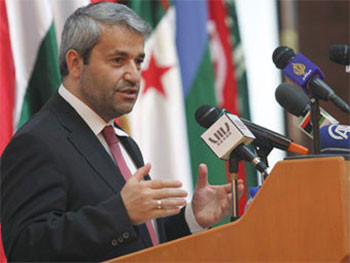 Ông Nihat Ergun.