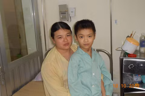 Cháu Huy và mẹ hạnh phúc ngày ra viện. Cháu Huy và mẹ hạnh phúc ngày ra viện.