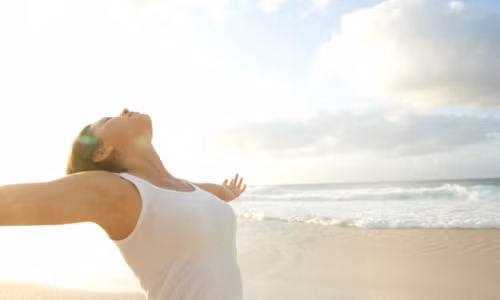 Khuyến nghị: ngồi xuống thư giãn, nhắm mắt lại, hít thở sâu.