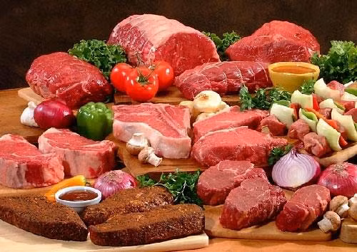 Thịt chế biến sẵn: Thịt xông khói, dăm bông và các loại thịt muối khác nên để ở nơi thoáng mát, thông gió sẽ đảm bảo hương vị tốt hơn là trong tủ lạnh. Vì độ ẩm trong tủ lạnh quá lớn dễ khiến cho thịt có mùi hôi. Bạn cũng nên lưu ý không lưu trữ thịt quá lâu nhé!