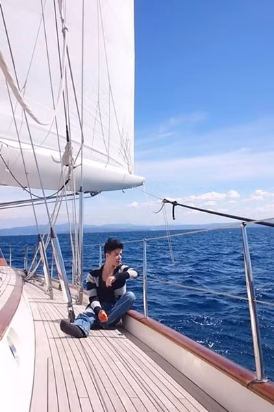 Tại Italy, vợ chồng Thu Minh cùng Nathan Lee du ngoạn trên chiếc du thuyền, được cho là trị giá 15 triệu USD.