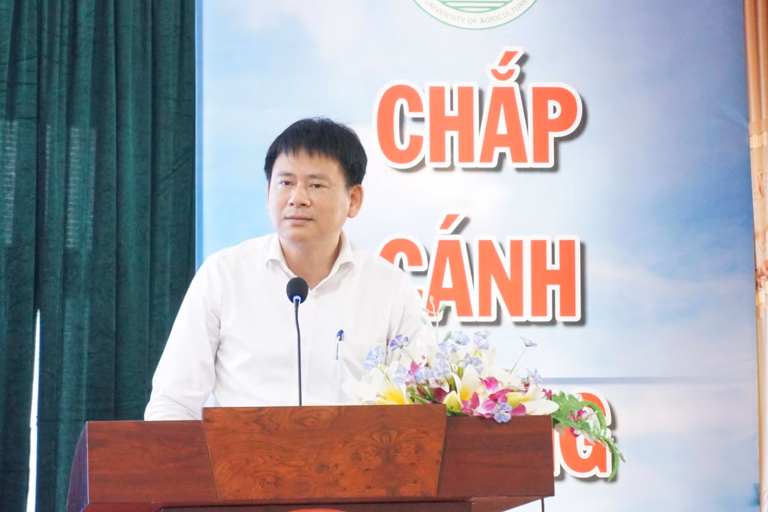 Phó Giáo sư, Tiến sĩ Lê Huy Hoàng khẳng định sự điều tiết của cơ quan Nhà nước là vô cùng quan trọng để "cứu" những ngành khoa học cơ bản. (Ảnh: Nguyên Phương) Phó Giáo sư, Tiến sĩ Lê Huy Hoàng khẳng định sự điều tiết của cơ quan Nhà nước là vô cùng quan trọng để "cứu" những ngành khoa học cơ bản. (Ảnh: Nguyên Phương)