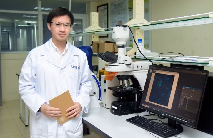 Phó Giáo sư Nguyễn Hải Đăng gắn bó với hoạt động nghiên cứu về nguồn hoạt chất từ thực vật Việt Nam. (Ảnh: NVCC) Phó Giáo sư Nguyễn Hải Đăng gắn bó với hoạt động nghiên cứu về nguồn hoạt chất từ thực vật Việt Nam. (Ảnh: NVCC)