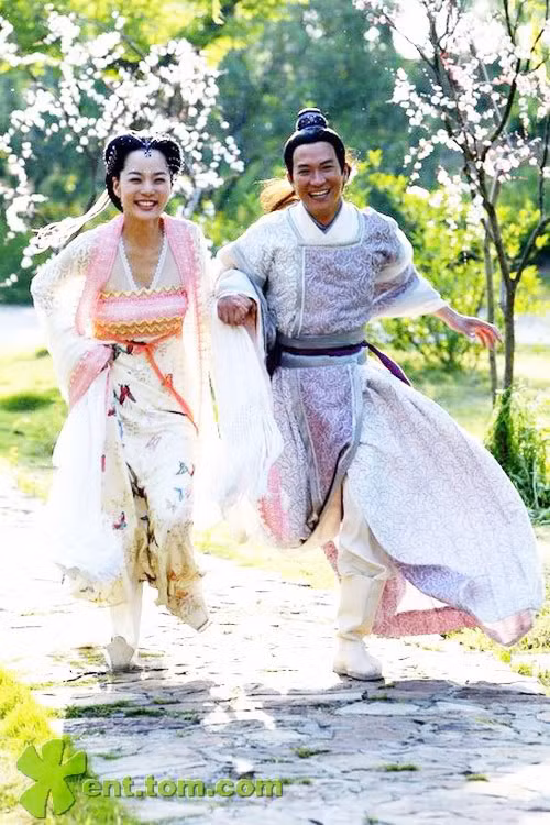 Ban đầu, công chúa Thăng Bình (Chae Rim) và Quách Ái (Trương Gia Huy) không mấy ưa gì nhau và đều có người trong mộng của riêng mình. Ban đầu, công chúa Thăng Bình (Chae Rim) và Quách Ái (Trương Gia Huy) không mấy ưa gì nhau và đều có người trong mộng của riêng mình.