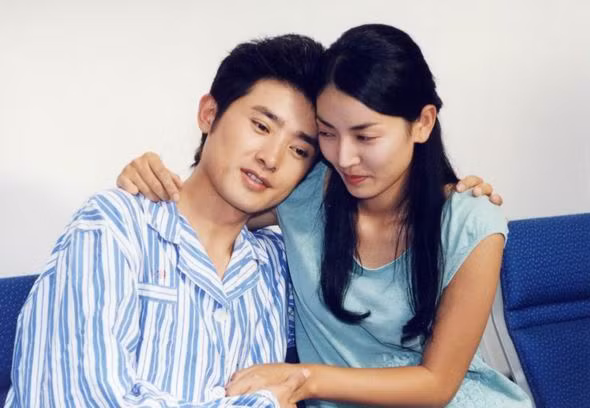 Tại đây, Ji Soo gặp lại Trần Gia Hưng (Nhậm Tuyền) – anh chàng công tử cô từng “đụng độ” trước đây. Sau nhiều chuyện, hai người đem lòng yêu nhau nhưng tình yêu của họ phải trải qua vô vàn trắc trở. Tại đây, Ji Soo gặp lại Trần Gia Hưng (Nhậm Tuyền) – anh chàng công tử cô từng “đụng độ” trước đây. Sau nhiều chuyện, hai người đem lòng yêu nhau nhưng tình yêu của họ phải trải qua vô vàn trắc trở.