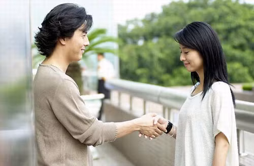 Tình yêu đích thực cuối cùng đã chiến thắng, họ nhận ra nhau và có một cái kết hạnh phúc. Tình yêu đích thực cuối cùng đã chiến thắng, họ nhận ra nhau và có một cái kết hạnh phúc.
