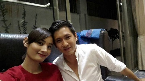 Họ dính với nhau như sam