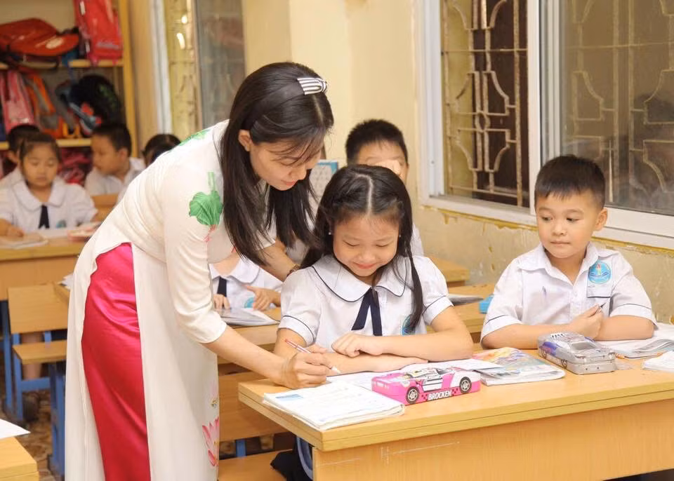 Cô giáo Hường luôn trăn trở tìm phương pháp dạy học tối ưu nhất cho học sinh (Ảnh: CTV)