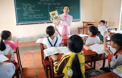 'Dạy học cả ngày', gánh nặng đang đè lên vai giáo viên vùng cao
